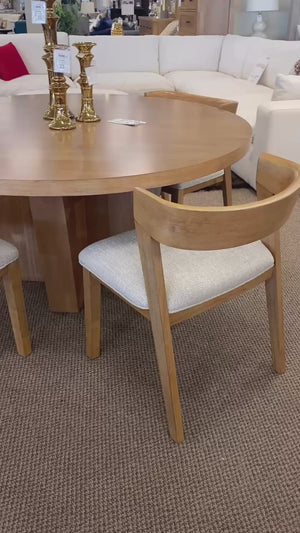 D794 Kristiland Round Dining Table with 4 chairs