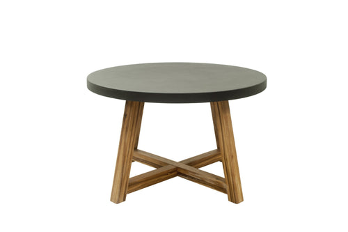 Mesa redonda con tablero verde y patas de madera sobre fondo blanco.